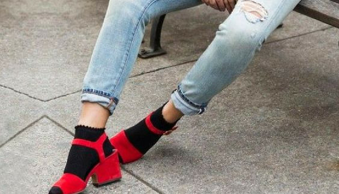 Sandália com meia – transforme seu look